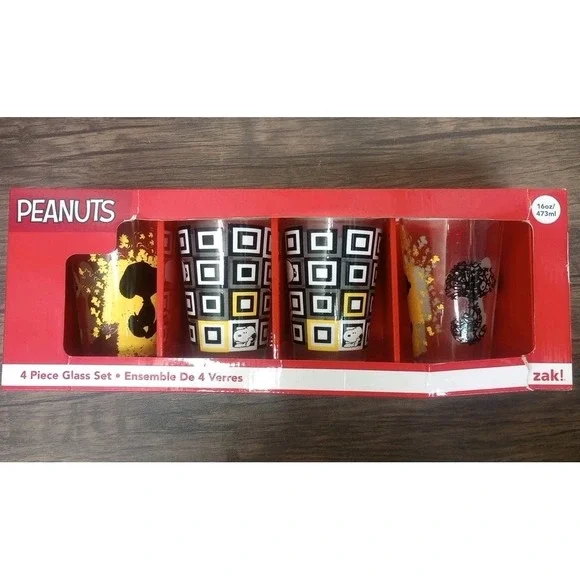 PEANUTS SNOOPY 16oz. Set Of 4 16 Oz Pint Glasses. Brand New in Box. Glass Set - Picture 3 of 8